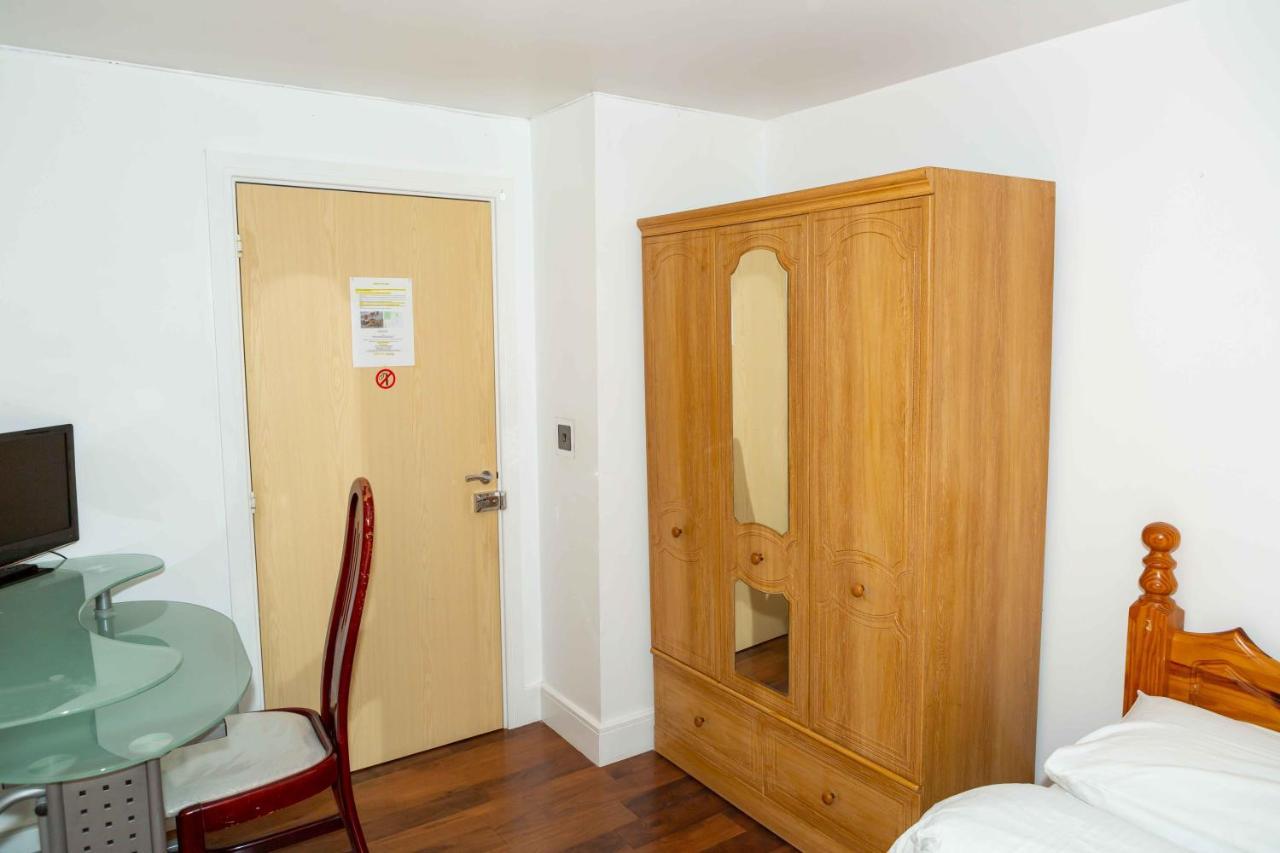 Benjamin Guest House Yiewsley Dış mekan fotoğraf