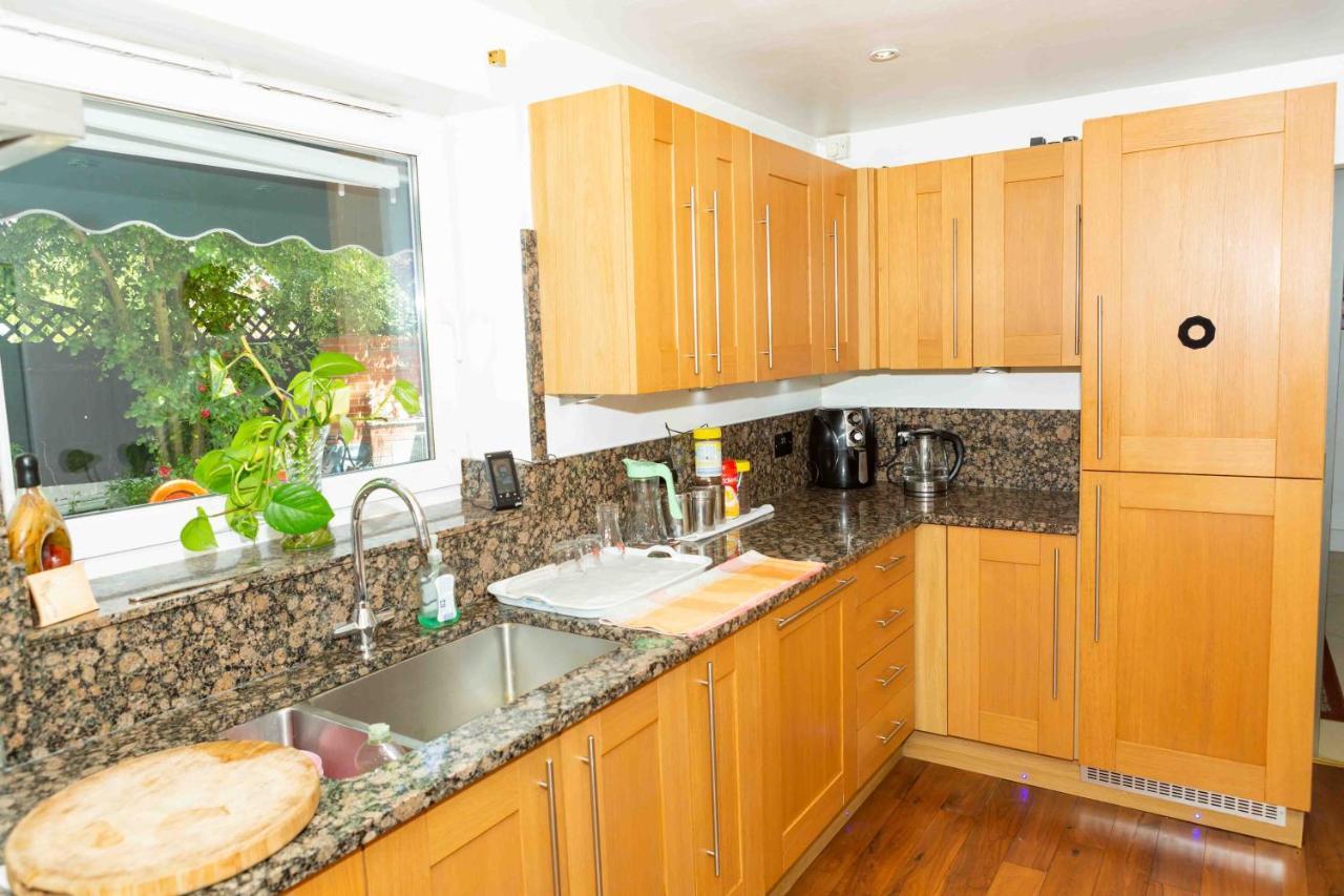 Benjamin Guest House Yiewsley Dış mekan fotoğraf